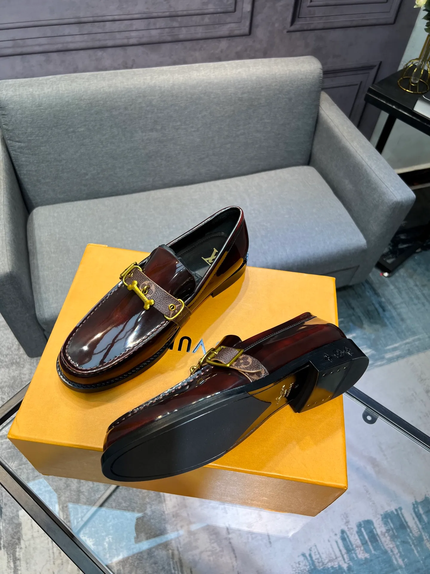 Men's shoes 💰960 LV top luxury brand, high-quality men's business formal leather shoes, imported genuine leather soles! Customized imported leather, the first layer of open-edge beaded lacquered cowhide, the texture is incomparable, the imported cowhide lining, high-end high-end shoes, don't miss it! size:39-44 (Male 38 45 46 customized)